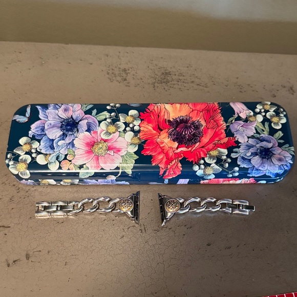 Brighton Interlock Noir Two Tone watch band - Picture 13 of 13